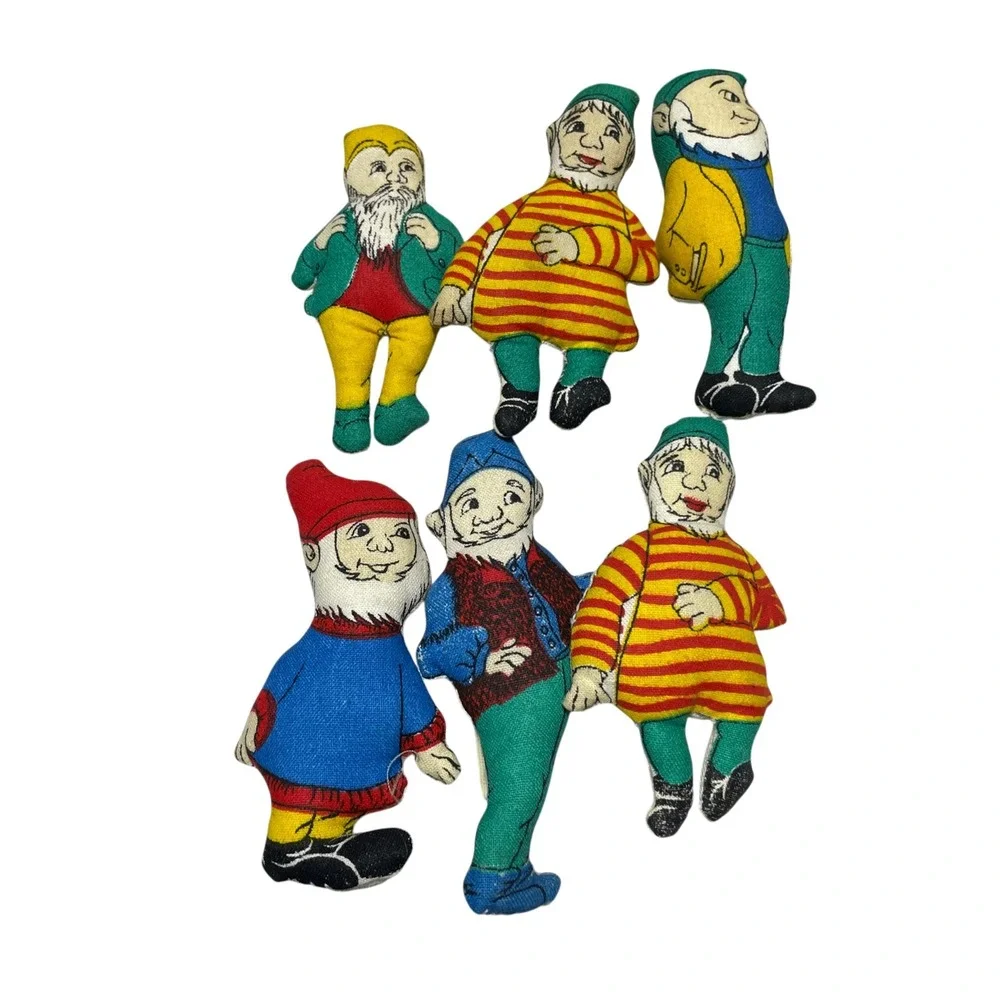 Regency Snow White 6 Dwarfs (opps lost one) Vintage Toy